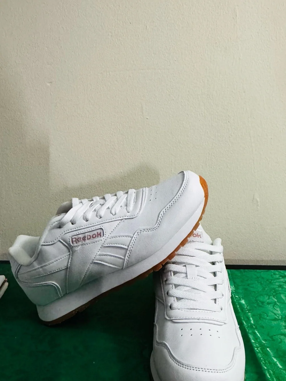 Reebok White Kids Low-Top Sneakers with Pink Logo